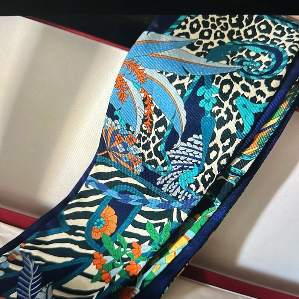 Salvatore Ferragamo Jungle silk 2 sided twill scarf - Picture 4 of 8